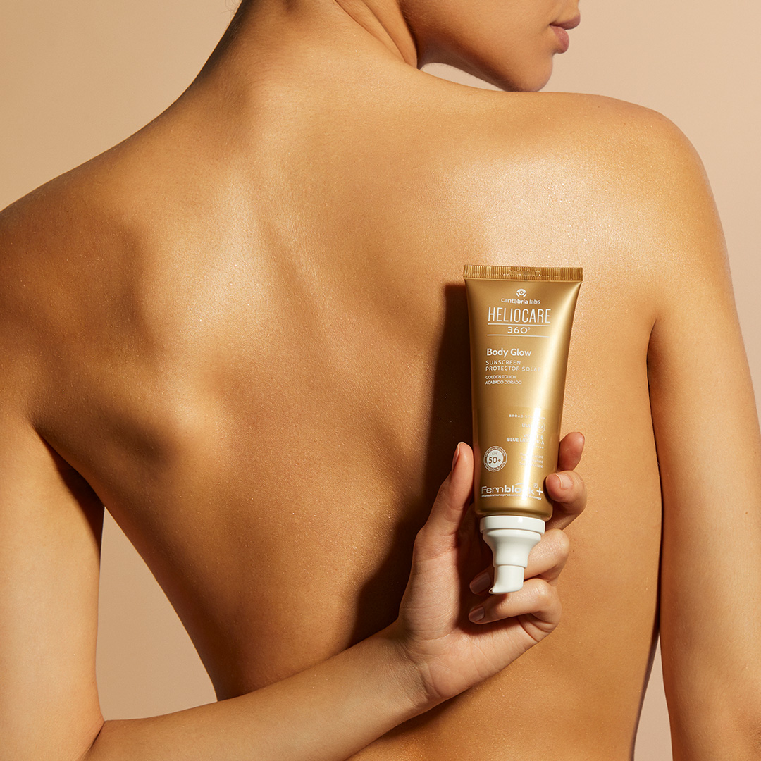 Drawstring top with elastic loop closure and textured interior padding.